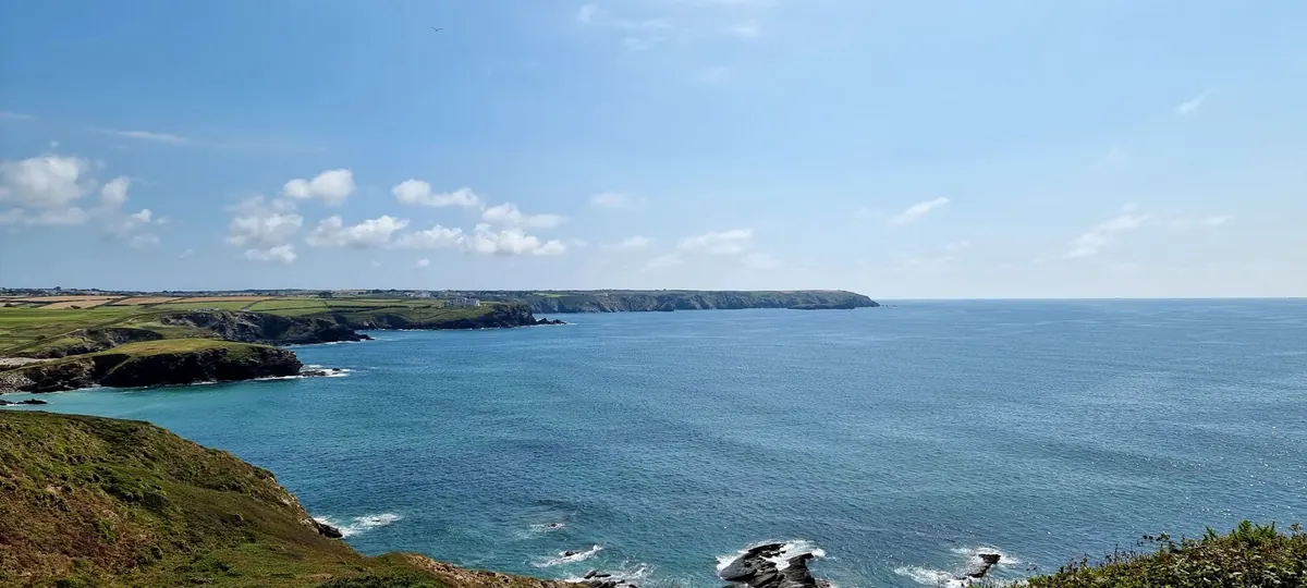 Mindful Walking on UK Coastal Paths: A Beginner's Guide